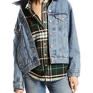 NWOT Levi's Boyfriend Trucker Jacket